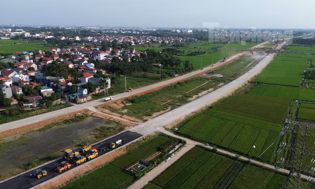 Đường Vành đai 4- Vùng Thủ đô với những km đầu tiên được thảm nhựa, hiện hình hài