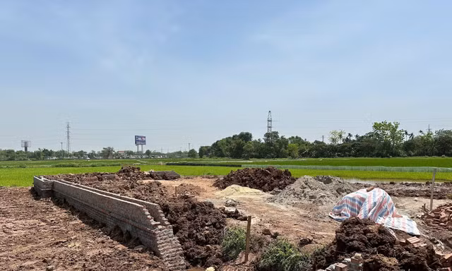 Hà Nội: Để xảy ra vi phạm về đất đai, 2 chủ tịch xã bị tạm đình chỉ 