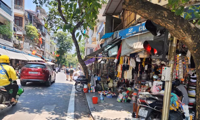Vỉa hè, lòng đường Hà Nội sau hơn 2 tháng ra quân xử lý: Đâu vẫn hoàn đấy