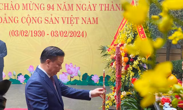 Bí thư Thành ủy Hà Nội dâng hương tưởng niệm cố Tổng Bí thư Trần Phú
