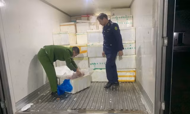 Hà Nội: Phát hiện 7 tấn lòng lợn không rõ nguồn gốc chuẩn bị lên bàn nhậu
