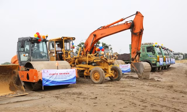 Sau lễ khởi công, các đơn vị tiến hành thi công ngay để đảm bảo tiến độ