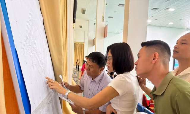 Gần 20 năm chờ đợi, người đàn ông bốc thăm được lô đất dịch vụ 3 mặt tiền