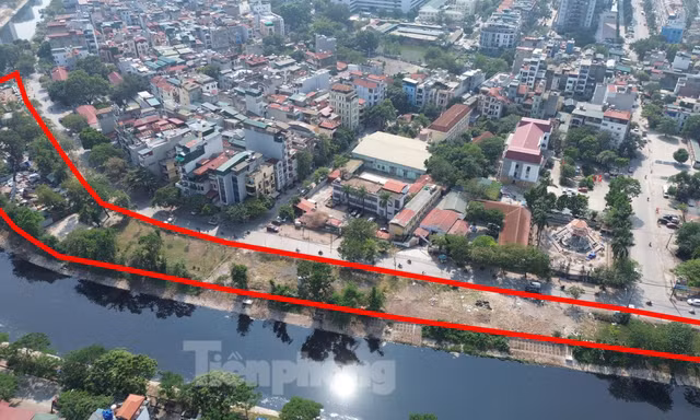 Hà Nội: Dự án bãi đỗ xe gần 13.000m2 'thai nghén' hơn chục năm thành nơi đổ trộm rác thải 