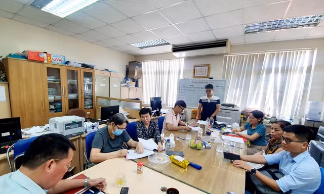Các hộ dân khu nhà gỗ số 9 đã đồng ý nhận tiền bồi thường, di dời để bàn giao mặt bằng xây trường học. 