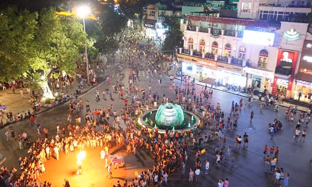 Không gian phố đi bộ quận Hoàn Kiếm