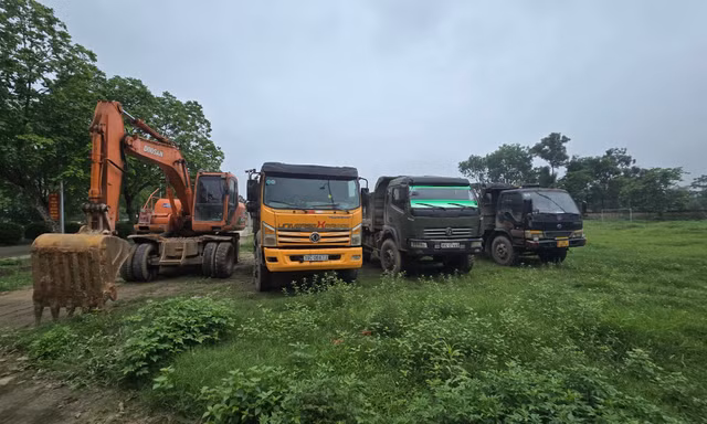 Luật sư nói về vụ hủy hoại tài sản, khai thác đất trái phép trong đêm ở Hà Nội