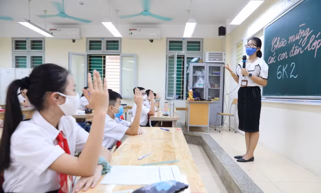 Một tiết học của cô và trò trường THCS Trưng Vương, quận Hoàn Kiếm, Hà Nội. 