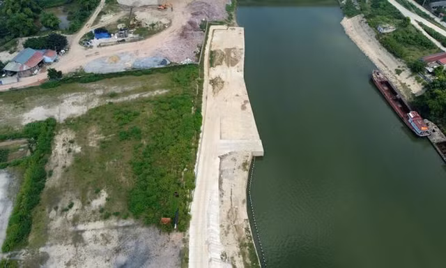 Chủ tịch UBND TP Hà Nội chỉ đạo nhiều cơ quan vào cuộc kiểm tra, xử lý bến cảng, bãi tập kết vật liệu xây dựng, trạm trộn bê tông không phép ở huyện Sóc Sơn. 
