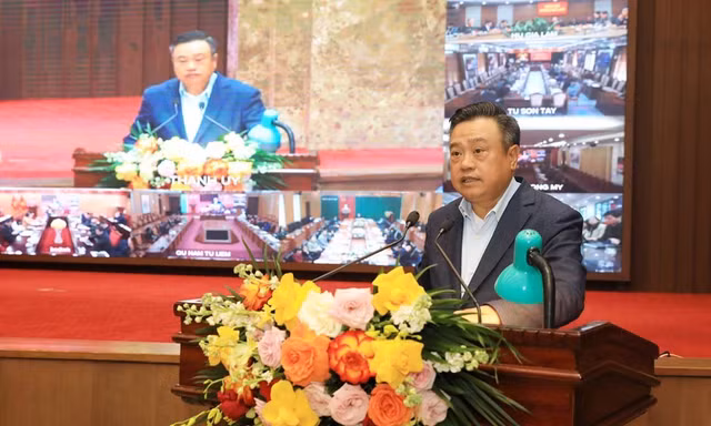 Chủ tịch UBND TP. Hà Nội Trần Sỹ Thanh phát biểu tại buổi họp