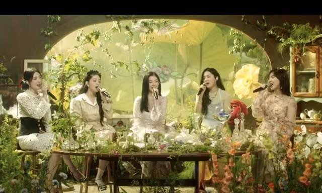 Red Velvet khoe giọng trong MV remake, fan phát hiện SM tung "hint" từ hơn 1 năm trước