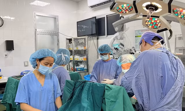 Bé gái 14 tuổi bị u não cực hiếm, bác sĩ phát hiện nguyên nhân từ gene gia đình