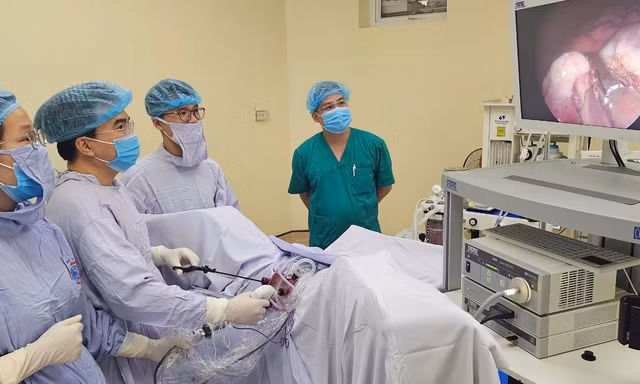 Lần đầu tiên Việt Nam điều trị thành công ung thư phụ khoa bằng nội soi