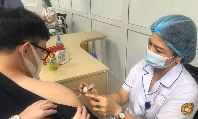 Tin mới về phê duyệt vắc xin phòng COVID-19 của Việt Nam