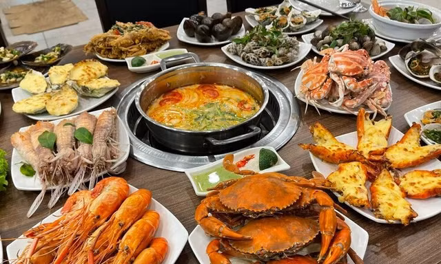 Sau ăn buffet 7 người nhập viện: Cục An toàn thực phẩm ra lệnh khẩn