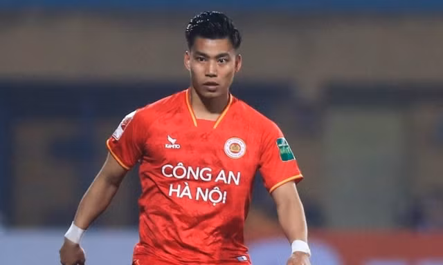 Hậu vệ Vũ Văn Thanh.