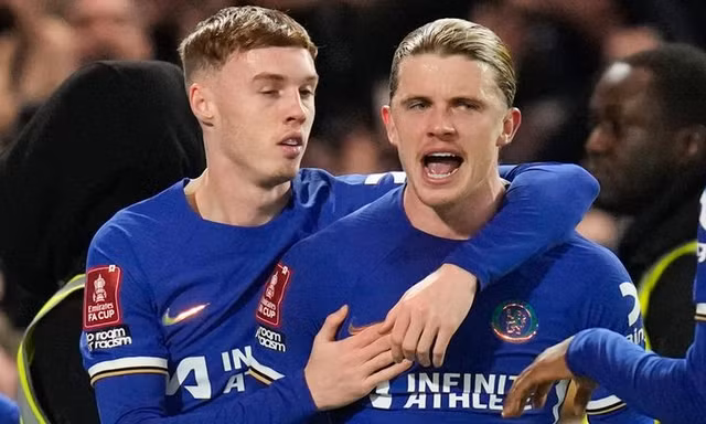 Gallagher sắm vai người hùng, đưa Chelsea vào tứ kết FA Cup.
