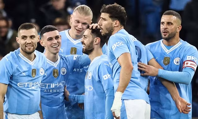 Bernardo Silva ăn mừng cùng các đồng đội.