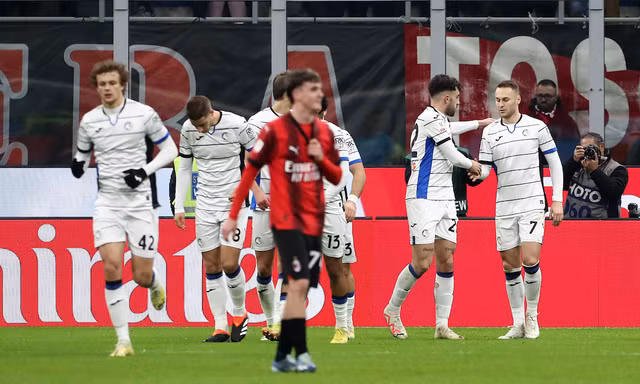  Koopmeiners (Số 7) tỏa sáng đưa Atalanta vào bán kết.