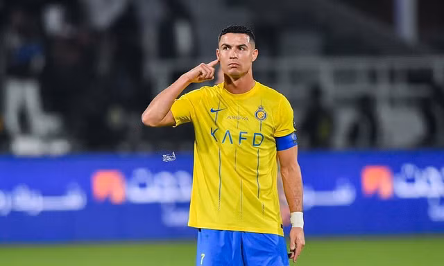 Ronaldo ghi bàn trong trận thắng Al Shabab.