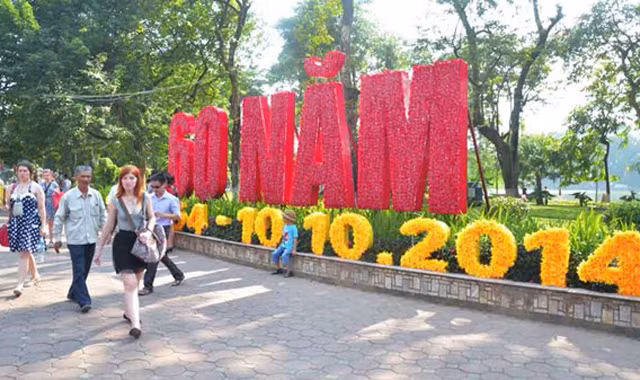Hà Nội rực rỡ cờ hoa chào đón 60 năm Giải phóng Thủ đô