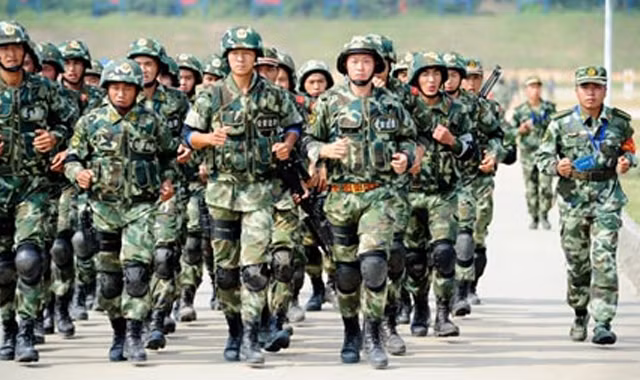 Lính Trung Quốc diễn tập chống khủng bố tại Quảng Đông ngày 24/9. Ảnh: CNS