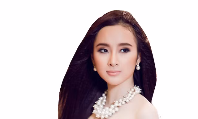 Angela Phương Trinh: Bất ngờ rũ mác 'gái hư'