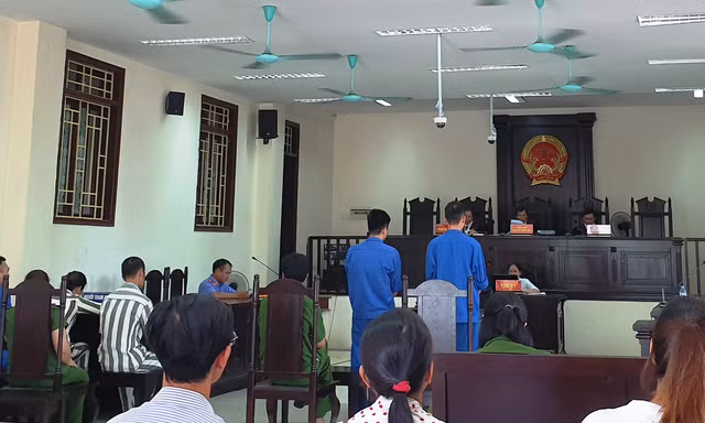 Phiên phúc thẩm vụ án “Tổ chức sử dụng trái phép chất ma túy” xảy ra tại xã Đông Xuân tại Tòa án nhân dân tỉnh Thái Bình ngày 23/6.