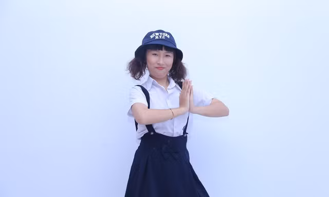 Hiện tượng mạng Trang Hý bất ngờ xuất hiện trên sóng truyền hình.