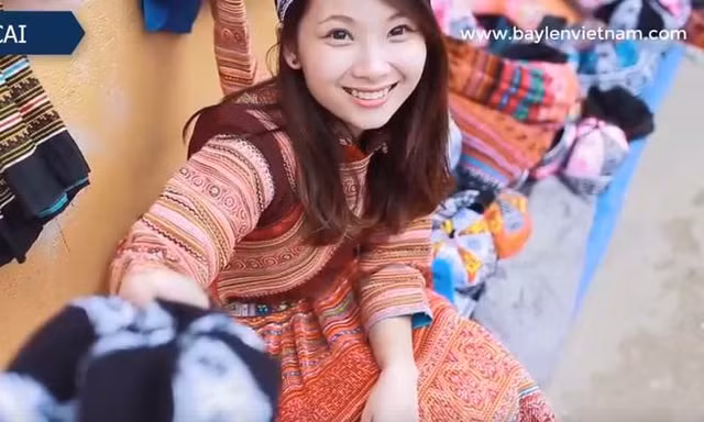 5 thiếu nữ vùng cao 'gây thương nhớ' nhờ khoảnh khắc bán hàng xinh đẹp