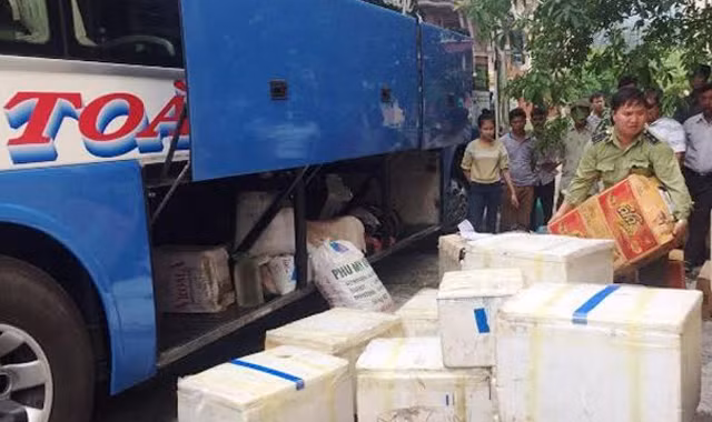 Gần 5 tạ cá được trữ trong 15 thùng xốp để chuyển ra tỉnh ngoài tiêu thụ. 