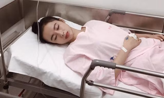 Angela Phương Trinh nhập viện cấp cứu nghi bị sốt xuất huyết.
