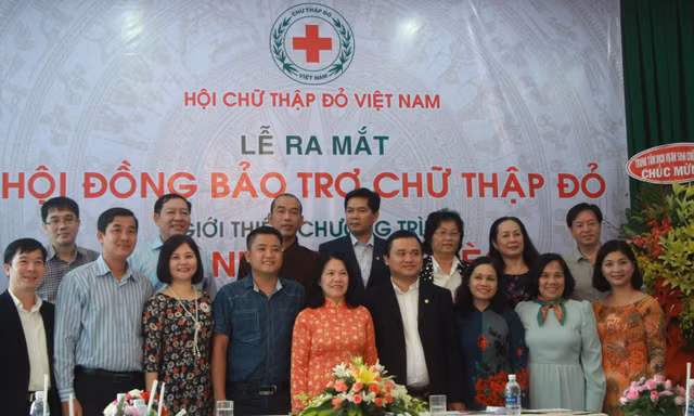 Thành viên Hội đồng bảo trợ Chữ thập đỏ ra mắt.