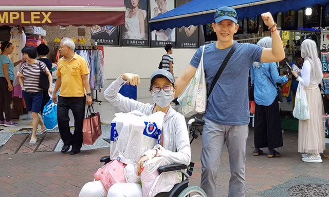 Đạo diễn Đỗ Đức Thành và con gái Hải An tiếp tục hành trình tìm sự sống sau khi Hải An tái phát căn bệnh ung thư máu.