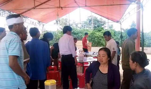Gia đình tổ chức tang lễ cho nạn nhân.