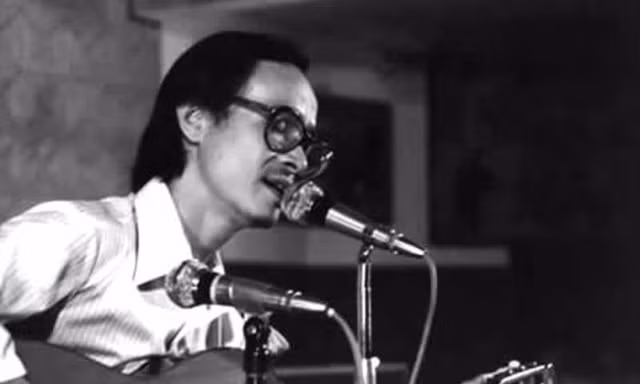 Nghe Trịnh Công Sơn hát chay ‘Nối vòng tay lớn’ trên đài phát thanh