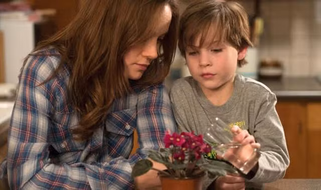 Brie Larson và Jacob Tremblay trong phim "Căn phòng".