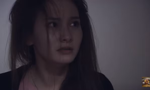 Hạnh phẫn uất khi cho rằng hai anh trai đã "bán" mình.