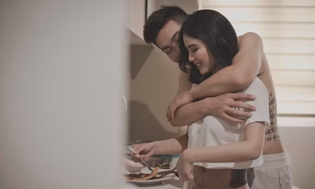 Linh Miu tung ảnh tình tứ với bạn trai thiếu gia Hà thành kém 2 tuổi