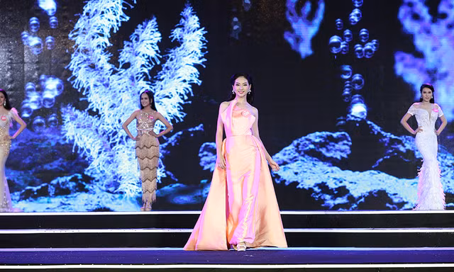 Thí sinh HHVN 2018 lộng lẫy trong trang phục dạ hội