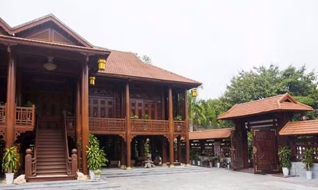 Cận cảnh ngôi nhà gỗ lim có giá 200 tỷ của đại gia Điện Biên