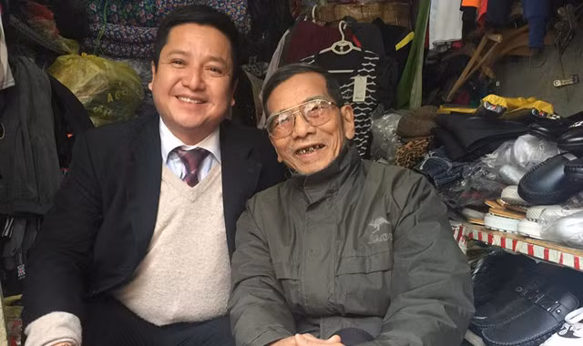 Nghệ sĩ Chí Trung không đành lòng trước cảnh sống nghèo khó, cơ cực của nghệ sĩ già Trần Hạnh.