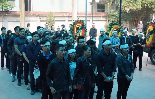 Nhiều sinh viên bật khóc trong đám tang bà chủ trọ 'tốt bụng nhất Hà