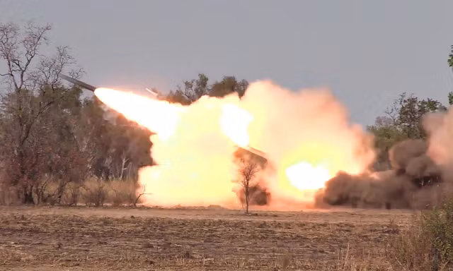 [VIDEO] Hệ thống HIMARS được Mỹ chuyển sang Syria uy lực thế nào?