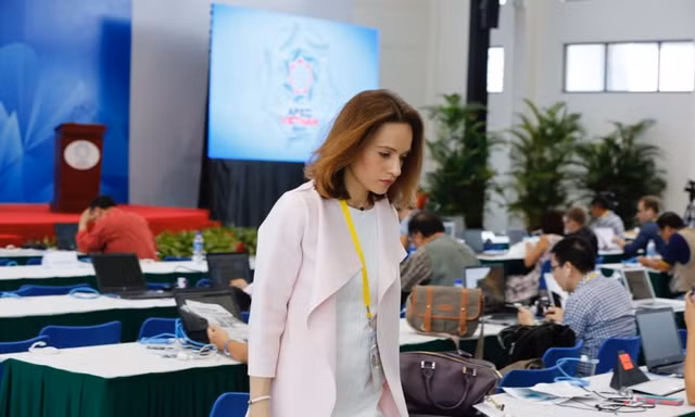 'Bóng hồng' bận rộn ở Trung tâm báo chí APEC