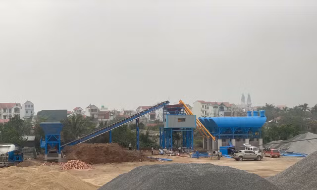 Buộc tháo dỡ trạm trộn bê tông 'khủng' không phép ở Hà Nội