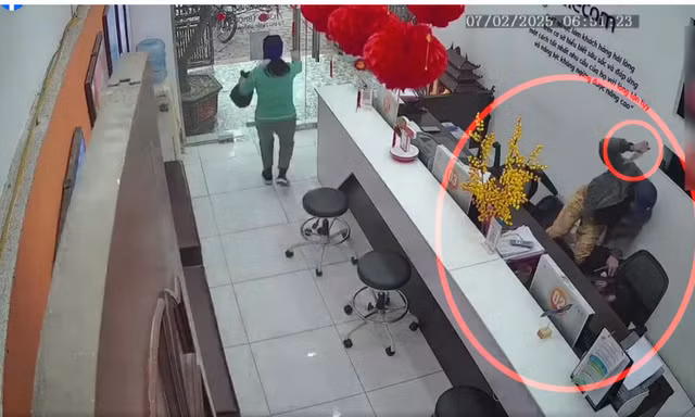 Nghi ngờ nhà mạng theo dõi cuộc sống của mình, đối tượng dùng dao dọa giết nữ nhân viên cửa hàng FPT