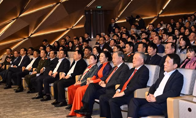 Tổng Bí thư Tô Lâm dự chương trình nghệ thuật ‘95 năm thắp sáng niềm tin’