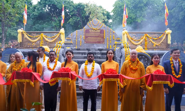 Tổng thống Sri Lanka cắt băng khánh thành khuôn viên cây Bồ đề thiêng tại chùa Bái Đính