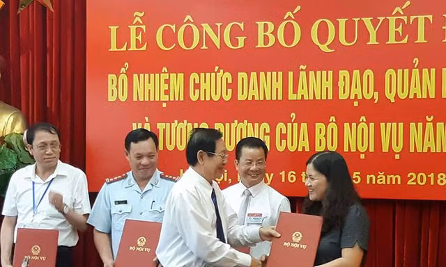 Bộ Nội vụ và nhiều đơn vị từng tổ chức thi tuyển các chức danh lãnh đạo.